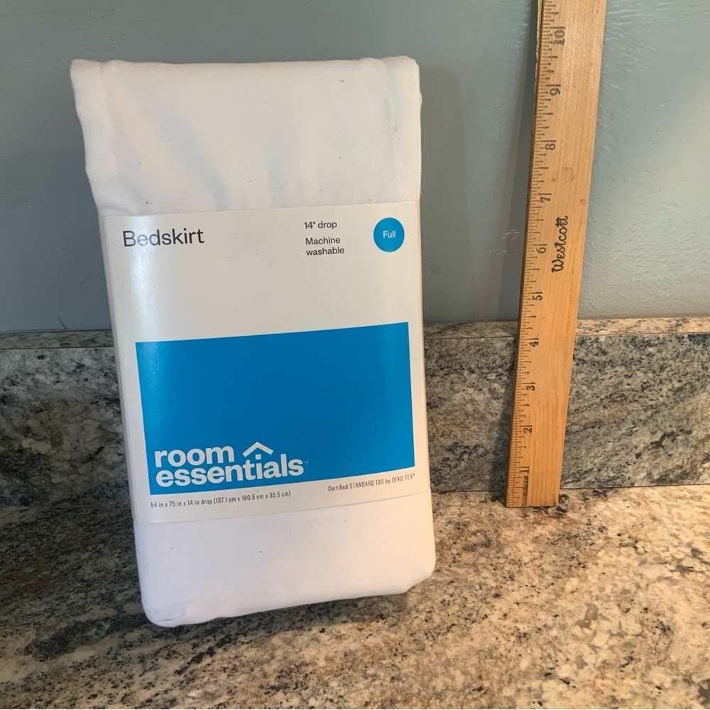 Room Essentials White Bedskirt Full